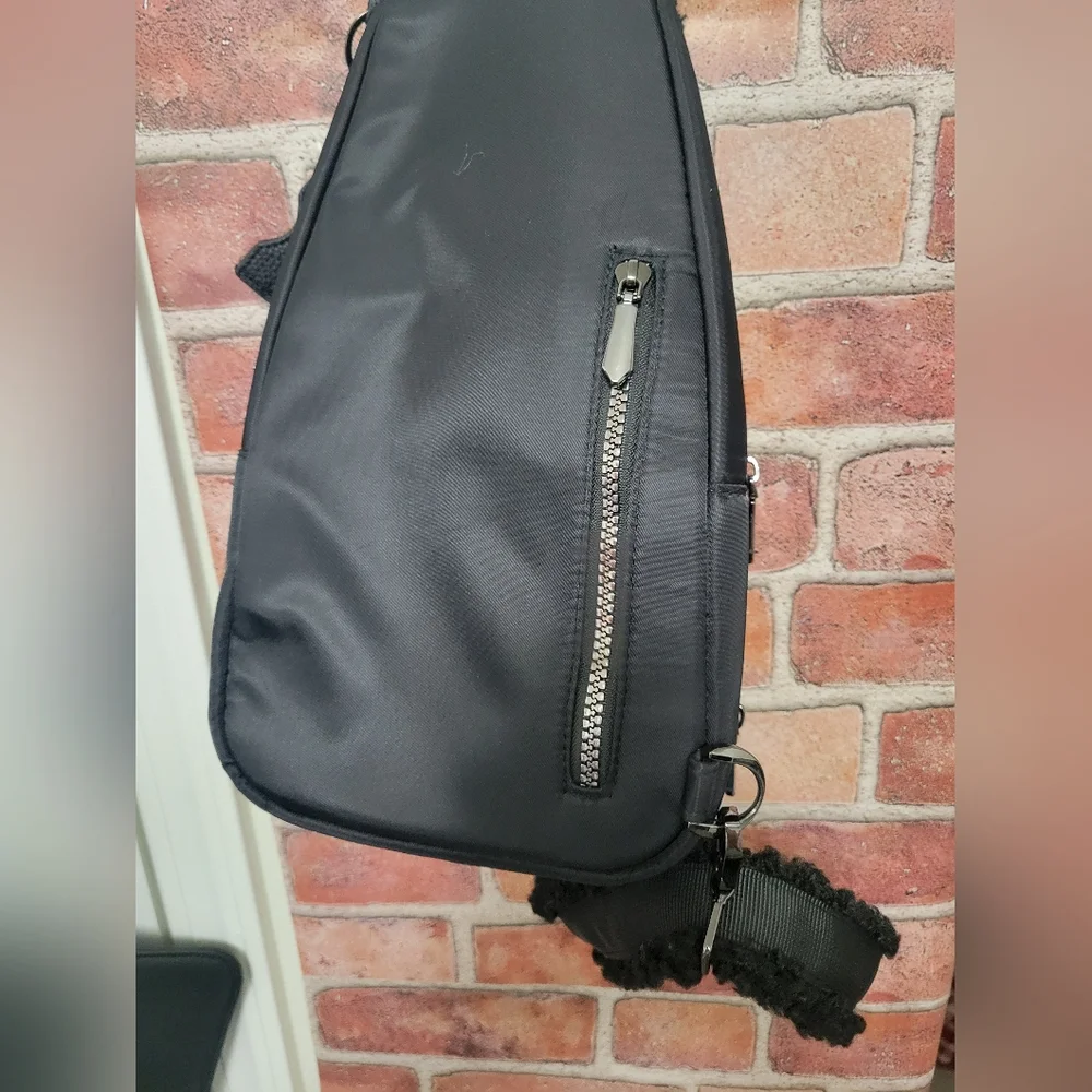 House of Harlow sherpa style accent crossbody pouch bag purse. NWT BLACK